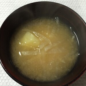 【大根とじゃがいものお味噌汁】